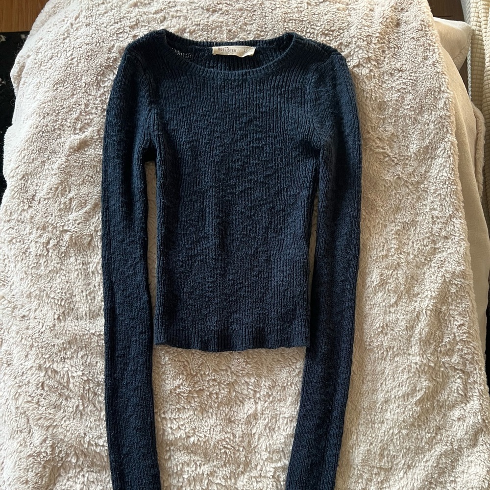 Navy cropped Hollister sweater